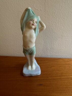 Vintage Royal Doulton Porcelain Child Figurine 'To Bed'